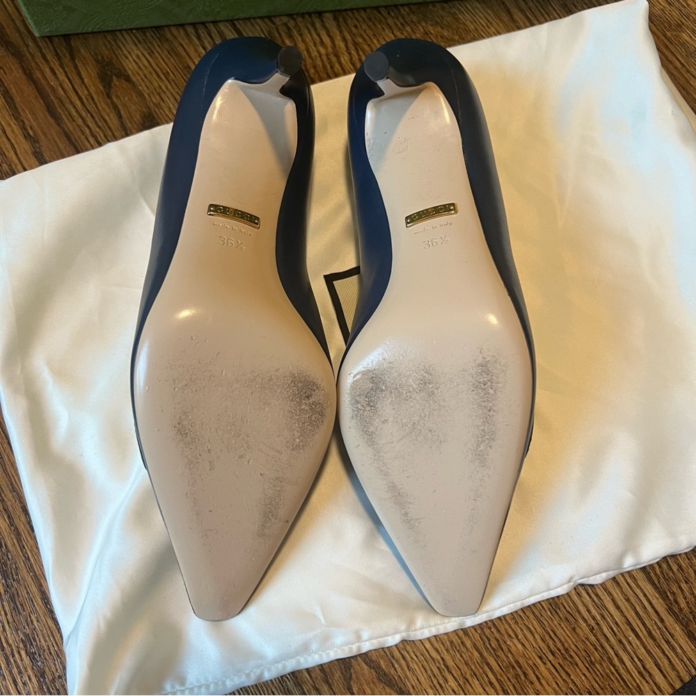 Gucci Navy Zumi Logo Mid-Heel Leather Pumps, Like New, Size 36.5 - Picture 6 of 8